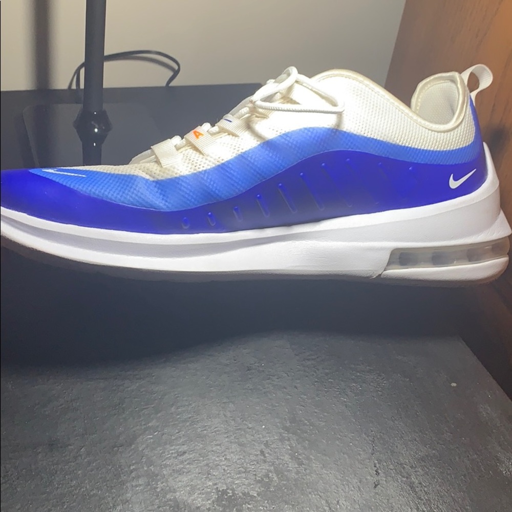 Pair of Nike Air Max Axis ~2018 - Picture 3 of 5